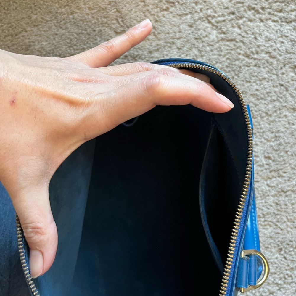 Louis Vuitton Epi Alma - Blue - Picture 4 of 7
